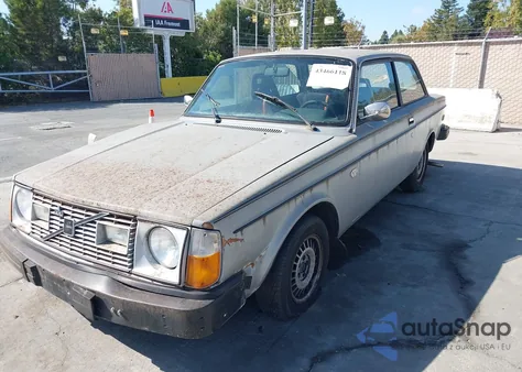 1978 Volvo 242 из США, поврежденный, VIN VC24245L1129550